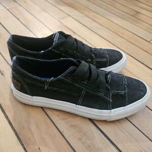 Classic Black Women's Slip-On Sneakers